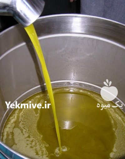 روغن زیتون درجه 1 در آب بر در گروه انواع روغن - آفتابگردان کنجد سویا در یکمیوه -عکس1
