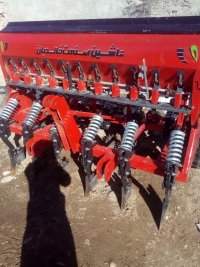 فروش کشت مستقیم 11 ردیفی در تکاب در گروه خرید فروش ماشین آلات کشاورزی - تراکتور تیلر کمباین مدرن در یکمیوه