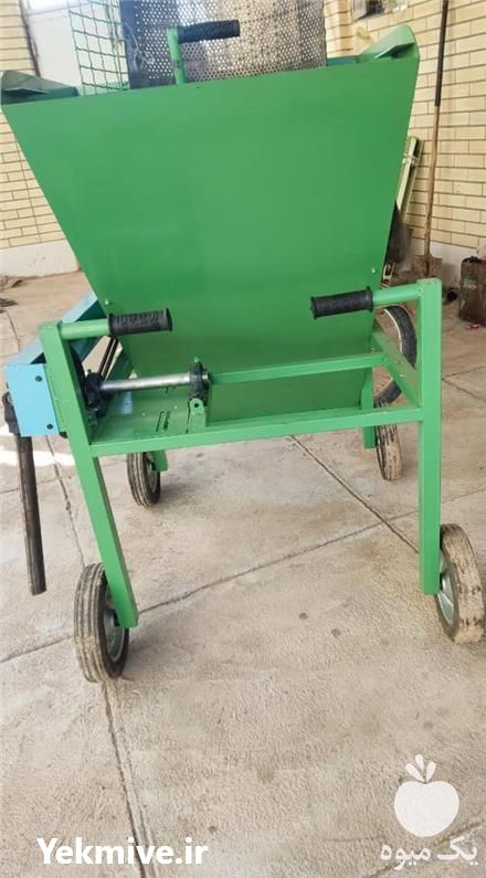 فروش یونجه خردکن پشت تراکتوری در شهریار در گروه خرید فروش ابزار ها و تجهیزات کشاورزی - دستی برقی ماشینی بیل کلنگ در یکمیوه -عکس1