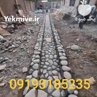 نصب سنگ قلوه ای در بومهن در گروه سازنده در یکمیوه
