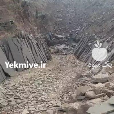 اجرای سنگ لاشه ورقه ای در بومهن در گروه سازنده در یکمیوه -عکس1